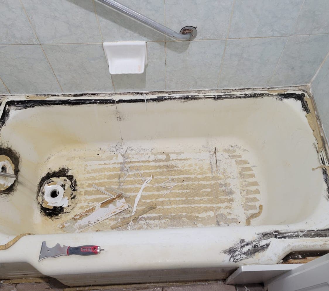 Bathtub Refinishing, before